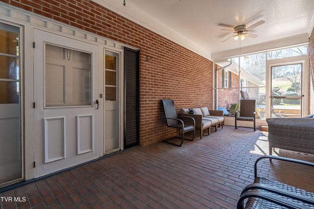 595 Northeast Court Street, Abingdon, VA 24210