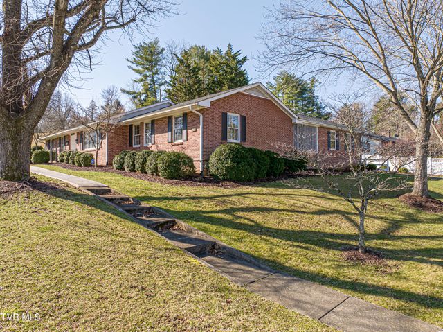 595 Northeast Court Street, Abingdon, VA 24210