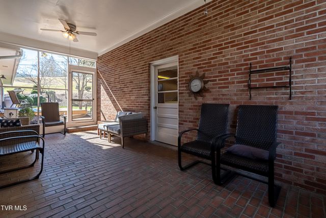 595 Northeast Court Street, Abingdon, VA 24210