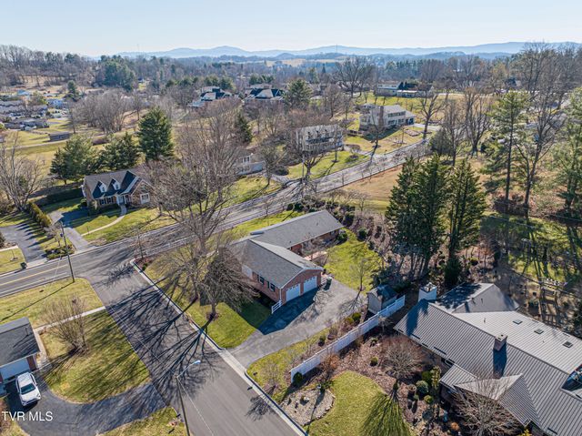 595 Northeast Court Street, Abingdon, VA 24210