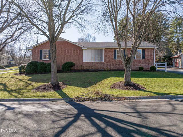 595 Northeast Court Street, Abingdon, VA 24210