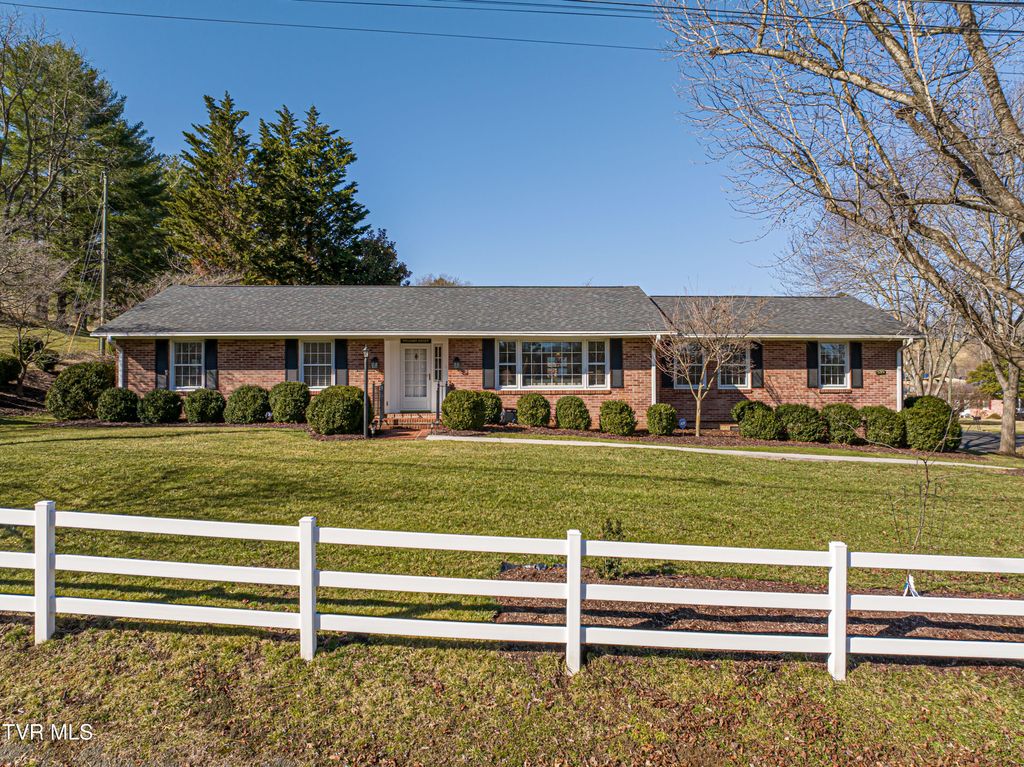 595 Northeast Court Street, Abingdon, VA 24210