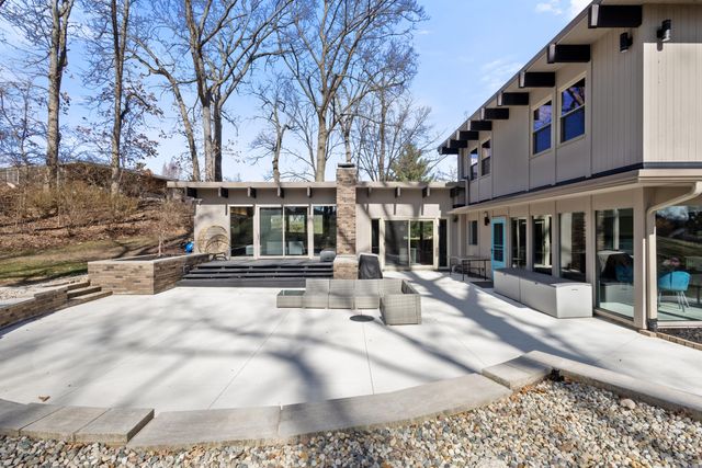 5228 Ridgebrook Drive, Portage City, MI 49002