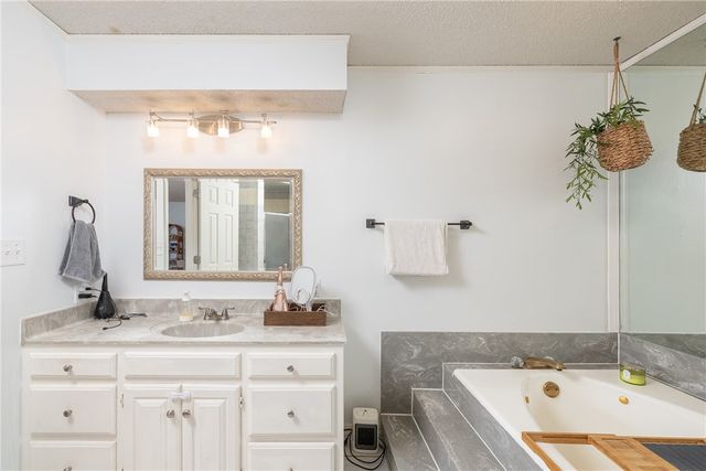 1168 E Oaks Manor Drive, Fayetteville, AR 72703