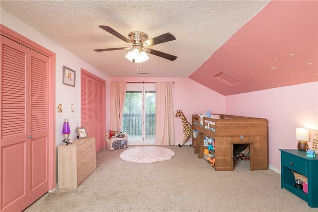 1168 E Oaks Manor Drive, Fayetteville, AR 72703