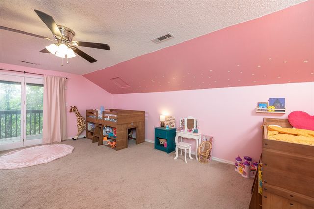 1168 E Oaks Manor Drive, Fayetteville, AR 72703