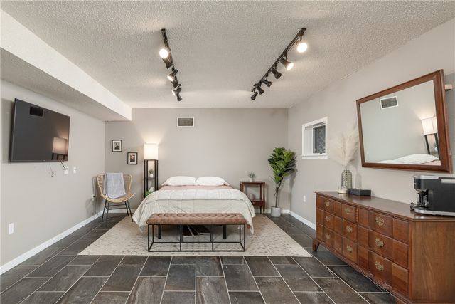 1168 E Oaks Manor Drive, Fayetteville, AR 72703