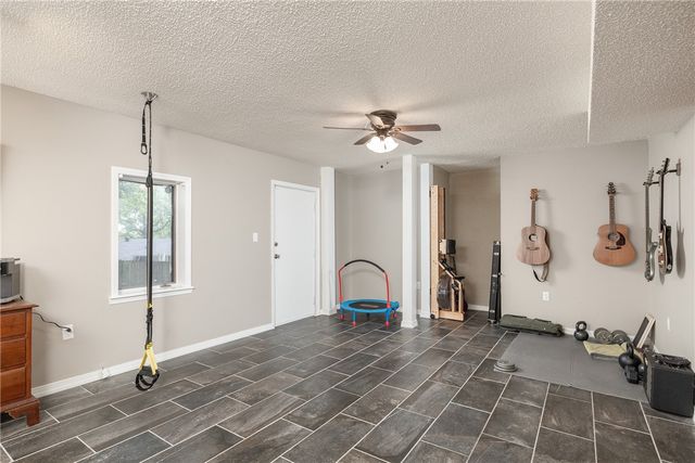 1168 E Oaks Manor Drive, Fayetteville, AR 72703