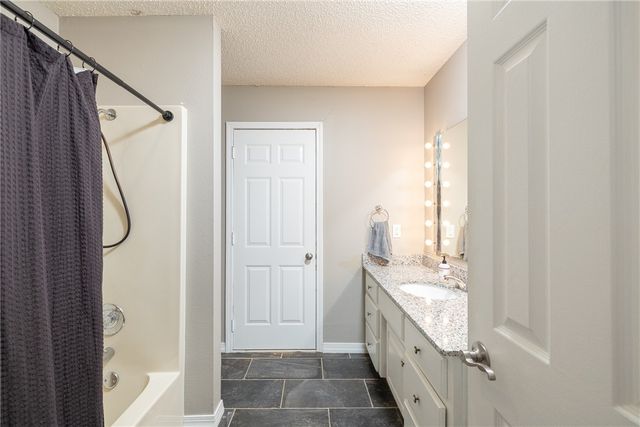 1168 E Oaks Manor Drive, Fayetteville, AR 72703