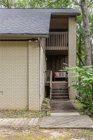 1168 E Oaks Manor Drive, Fayetteville, AR 72703