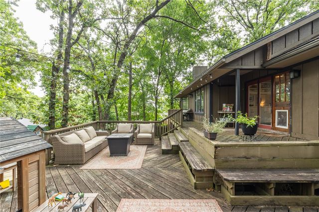 1168 E Oaks Manor Drive, Fayetteville, AR 72703