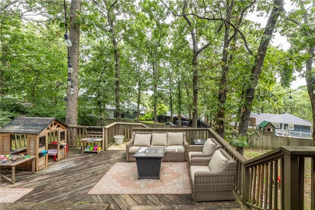 1168 E Oaks Manor Drive, Fayetteville, AR 72703