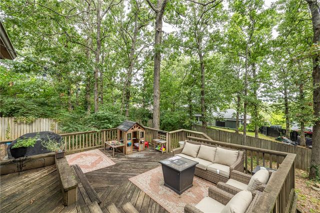 1168 E Oaks Manor Drive, Fayetteville, AR 72703