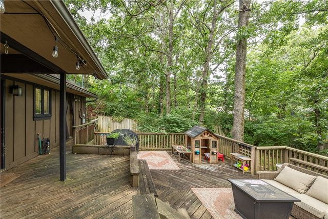 1168 E Oaks Manor Drive, Fayetteville, AR 72703