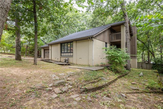 1168 E Oaks Manor Drive, Fayetteville, AR 72703