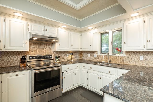 1168 E Oaks Manor Drive, Fayetteville, AR 72703