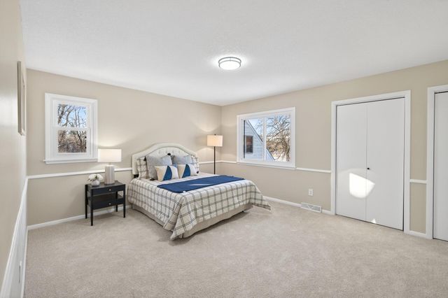 250 20th Avenue S, South Saint Paul, MN 55075