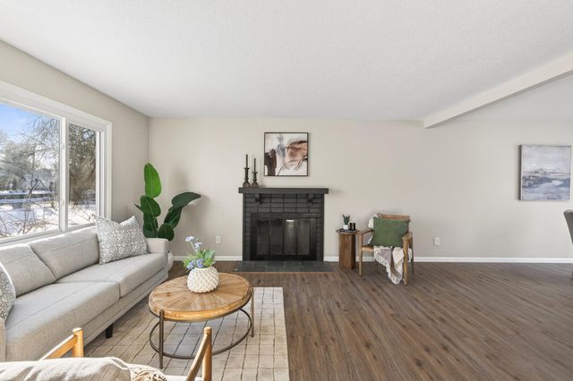 250 20th Avenue S, South Saint Paul, MN 55075