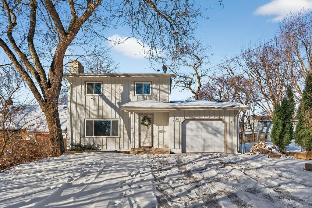 250 20th Avenue S, South Saint Paul, MN 55075