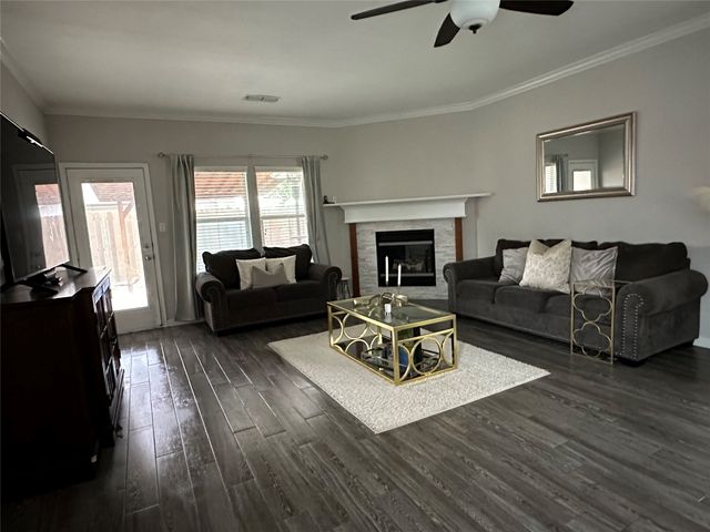 1610 Wildflower Drive, Waxahachie, TX 75165