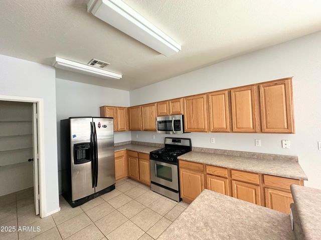 231 E MULE TRAIN Trail, San Tan Valley, AZ 85143