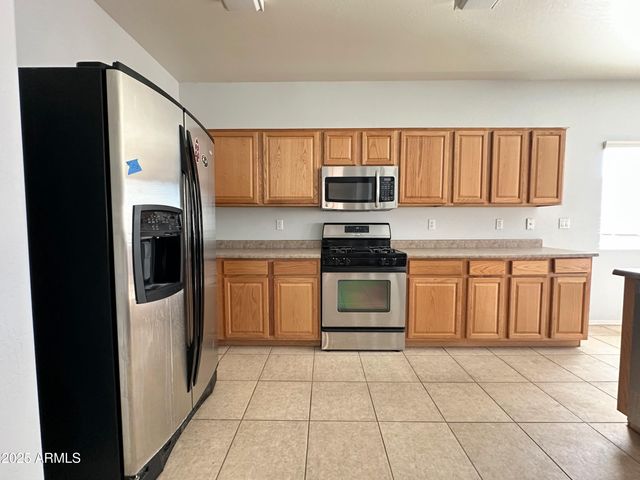 231 E MULE TRAIN Trail, San Tan Valley, AZ 85143