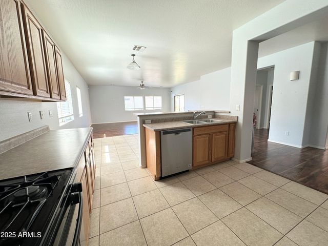 231 E MULE TRAIN Trail, San Tan Valley, AZ 85143
