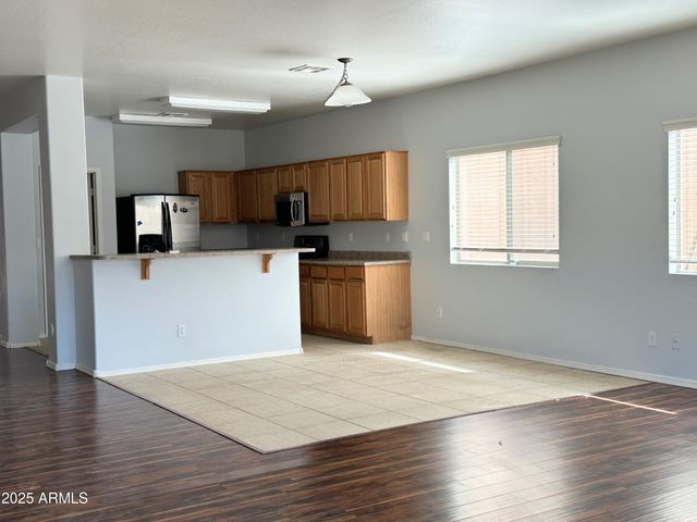 231 E MULE TRAIN Trail, San Tan Valley, AZ 85143