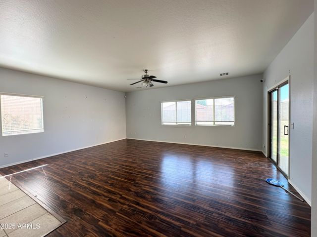231 E MULE TRAIN Trail, San Tan Valley, AZ 85143