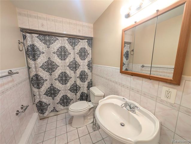15870 Allen Road, Taylor, MI 48180