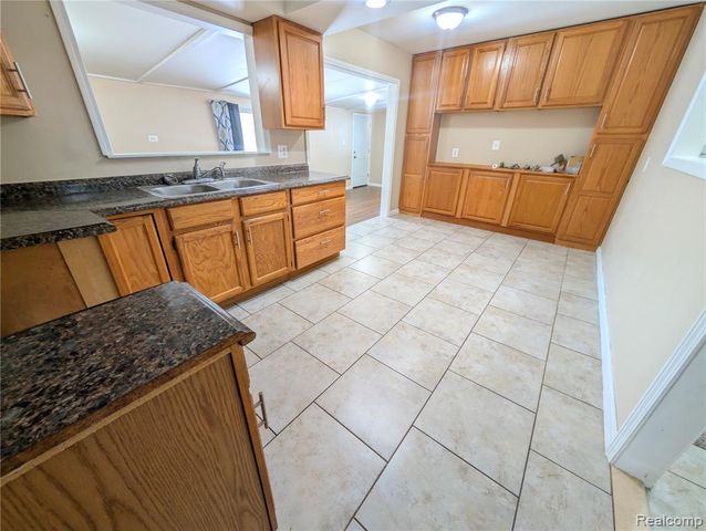 15870 Allen Road, Taylor, MI 48180