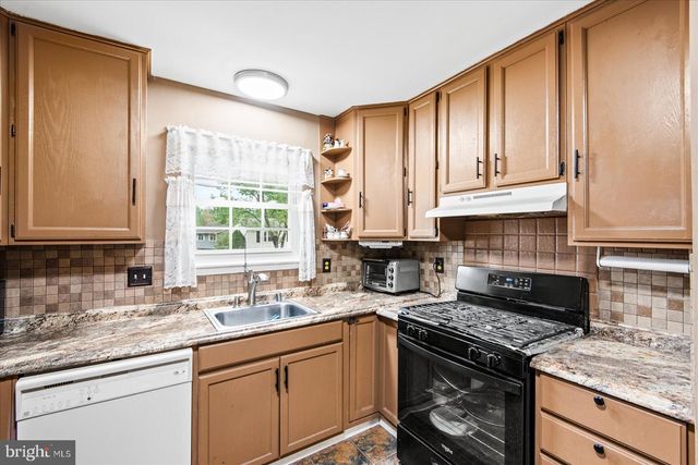 7986 DEWARD CT, Manassas, VA 20109