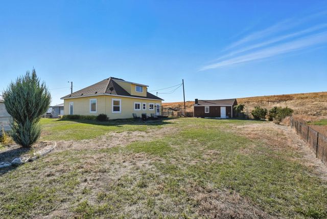 5283 Estate Road North Rd, Sprague, WA 99032