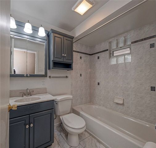 1805 Horizon Dr, White Oak, PA 15131