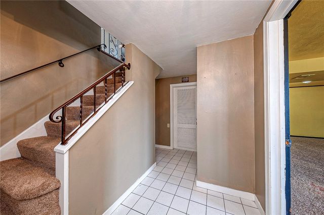 1805 Horizon Dr, White Oak, PA 15131