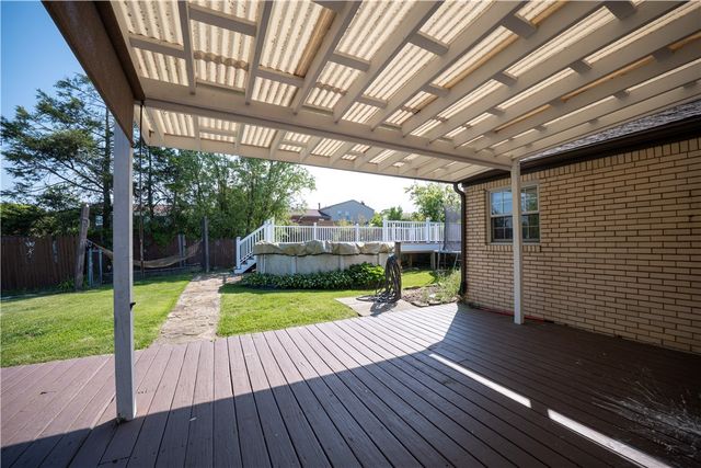 1805 Horizon Dr, White Oak, PA 15131