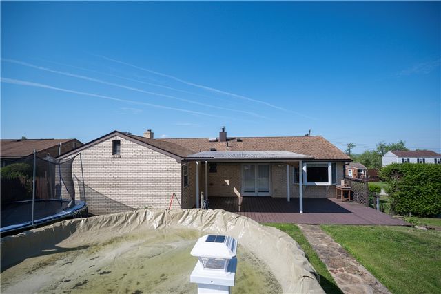 1805 Horizon Dr, White Oak, PA 15131