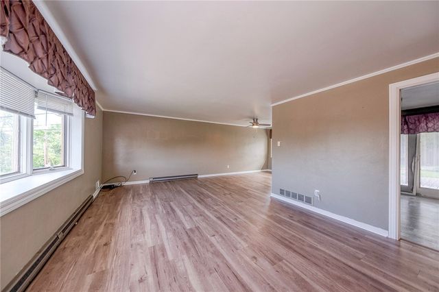 1805 Horizon Dr, White Oak, PA 15131