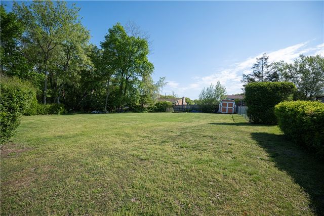 1805 Horizon Dr, White Oak, PA 15131