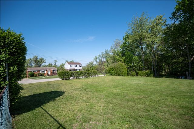 1805 Horizon Dr, White Oak, PA 15131