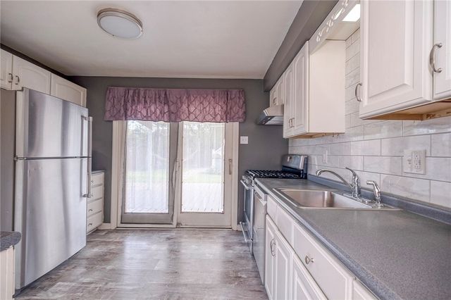 1805 Horizon Dr, White Oak, PA 15131