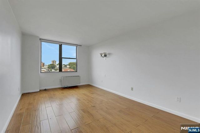 9019 Wall 6B, North Bergen, NJ 07047