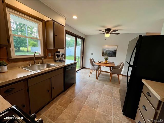 17 Greenhill, West Seneca, NY 14224