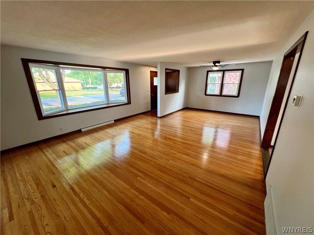 17 Greenhill, West Seneca, NY 14224