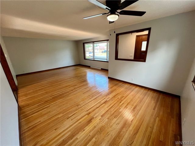17 Greenhill, West Seneca, NY 14224