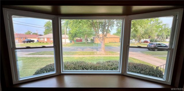 17 Greenhill, West Seneca, NY 14224