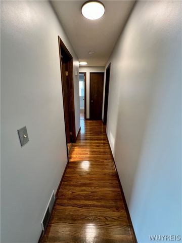 17 Greenhill, West Seneca, NY 14224