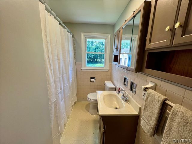 17 Greenhill, West Seneca, NY 14224