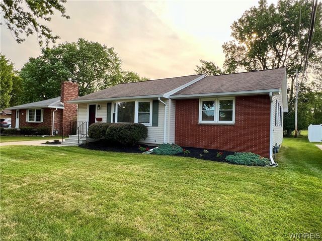 17 Greenhill, West Seneca, NY 14224