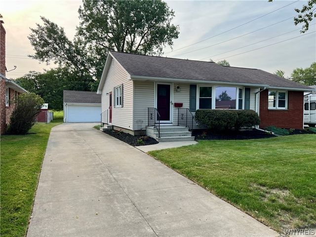 17 Greenhill, West Seneca, NY 14224